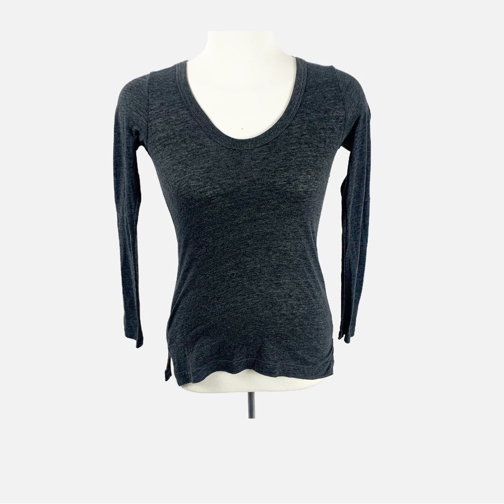 🩶 GAP Charcoal Long Sleeve Scoop Neck Tee (XS) – Everyday Essential 🩶